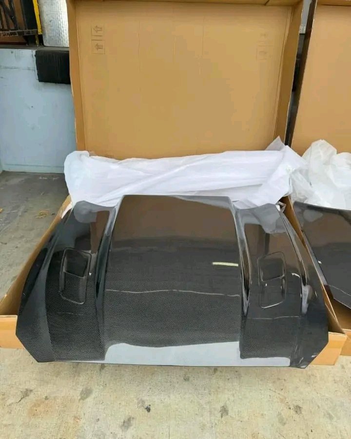 2015-2017 MUSTANG DOUBLE SIDED CARBON FIBER COWL HOOD – Performance Meets Precision Craftsmanship - Image 3