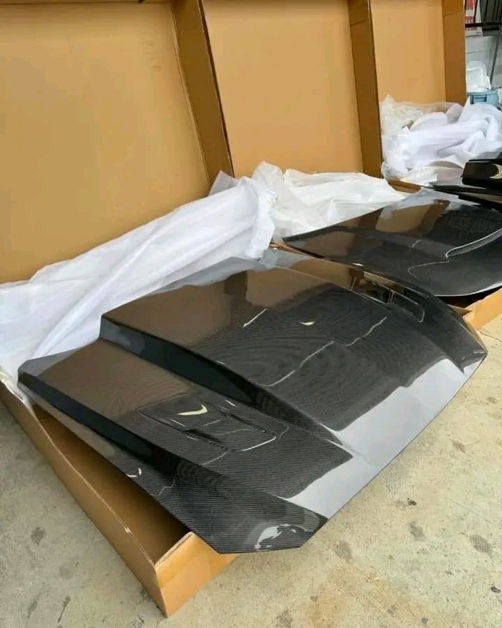 2015-2017 MUSTANG DOUBLE SIDED CARBON FIBER COWL HOOD – Performance Meets Precision Craftsmanship