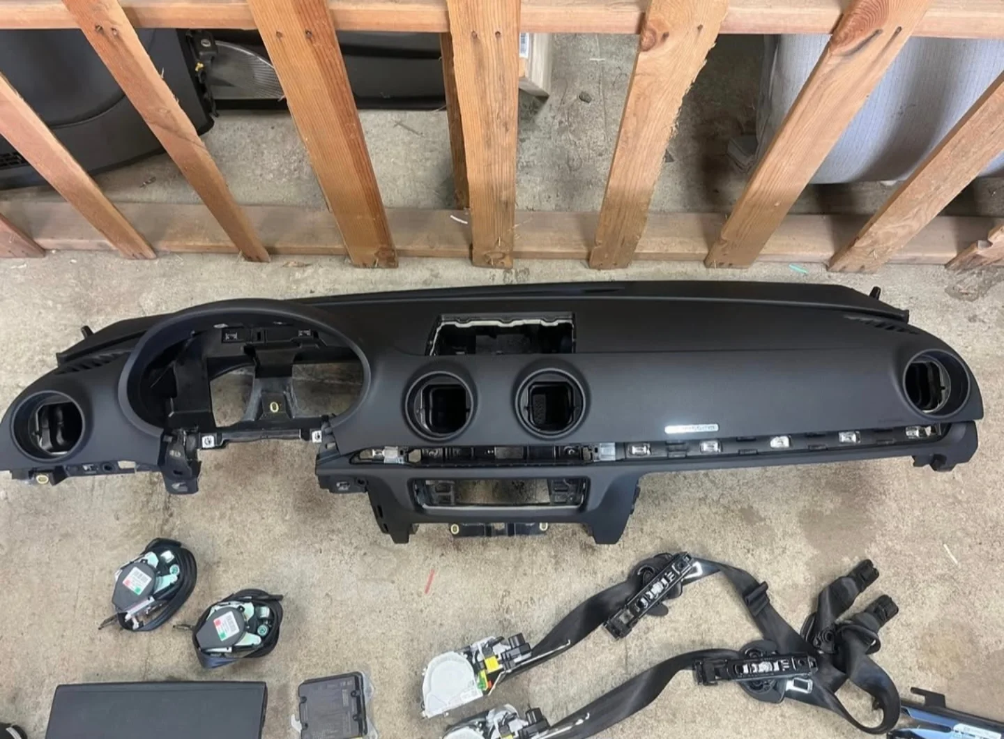 AUDI BODY PARTS/OLD AND BRAND NEW - Image 82