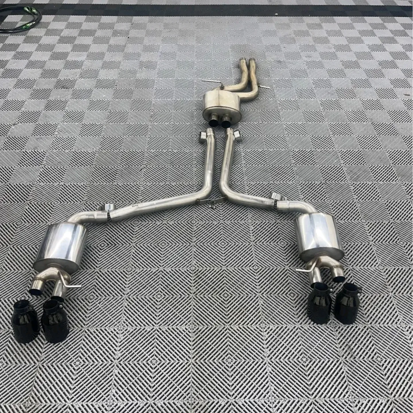 AUDI BODY PARTS/OLD AND BRAND NEW - Image 86