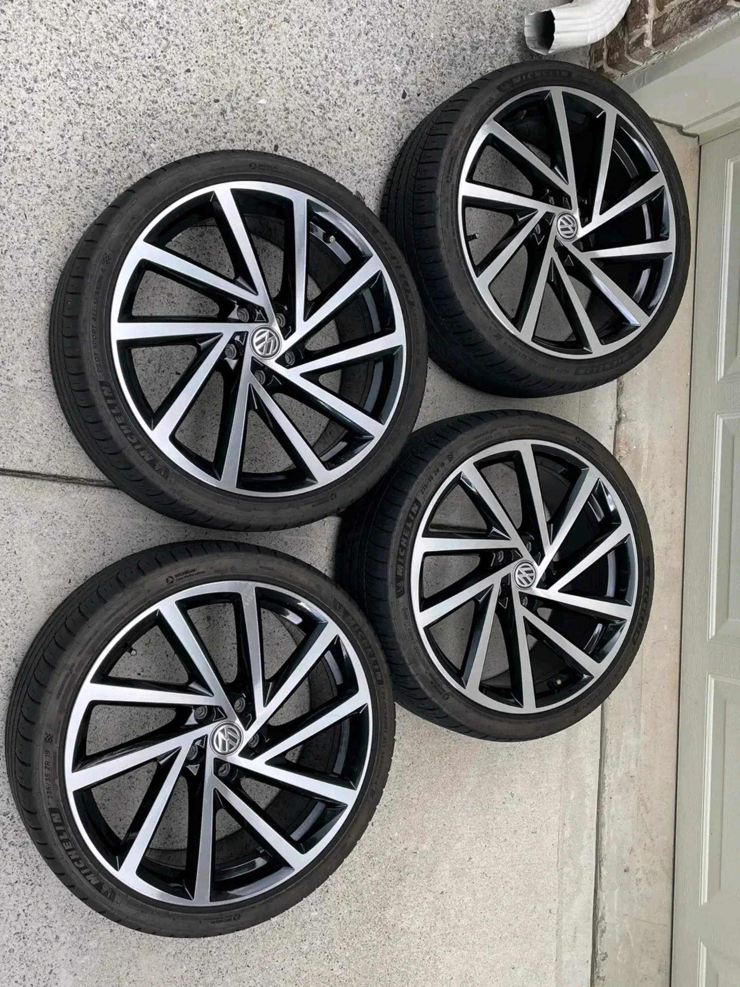 AUDI BODY PARTS/OLD AND BRAND NEW - Image 89