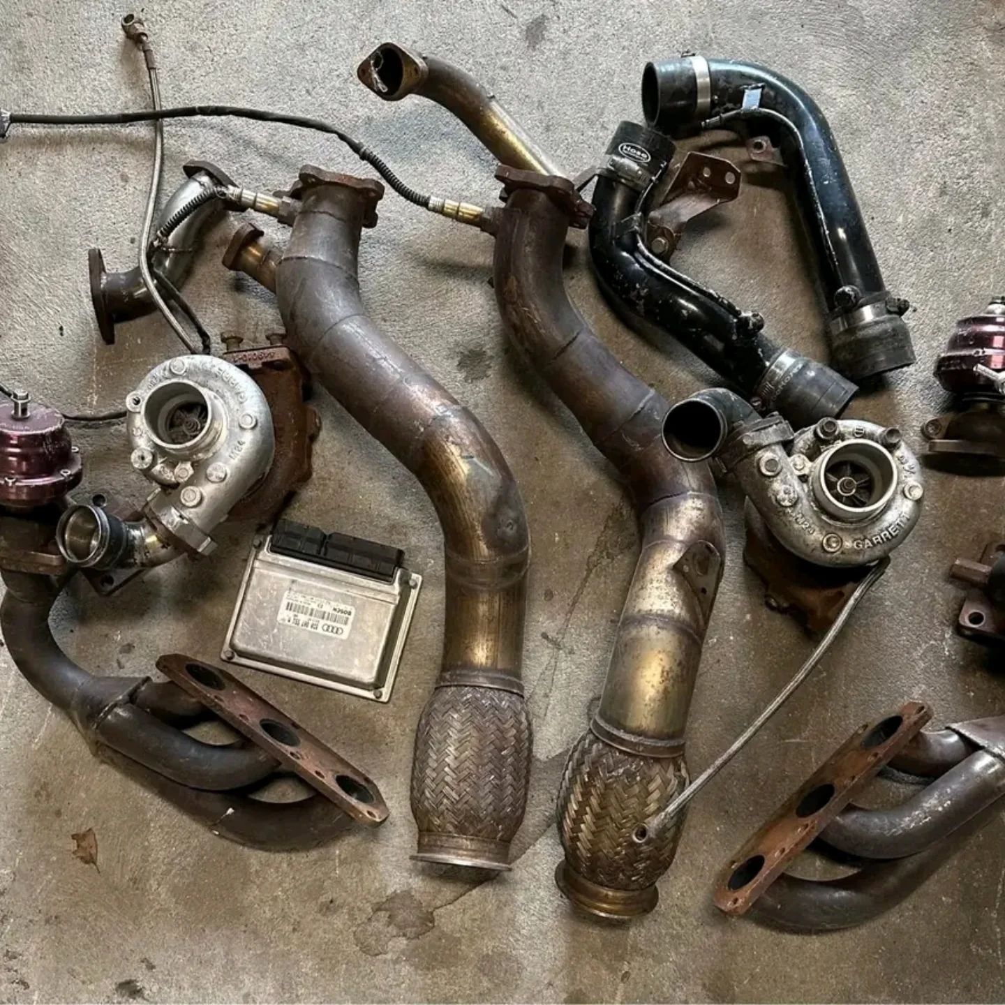 AUDI BODY PARTS/OLD AND BRAND NEW - Image 92