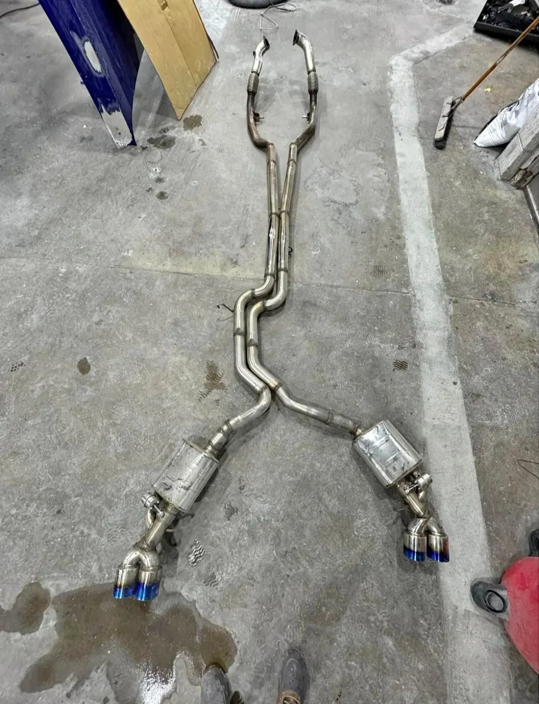 AUDI BODY PARTS/OLD AND BRAND NEW - Image 94