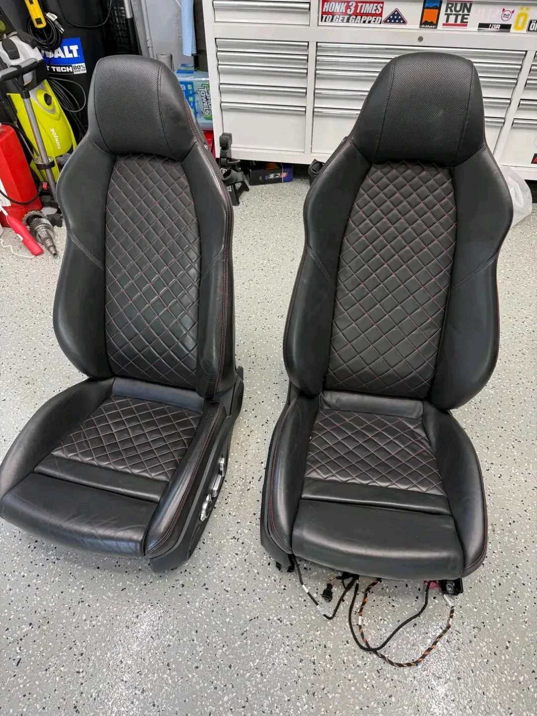 AUDI BODY PARTS/OLD AND BRAND NEW - Image 104