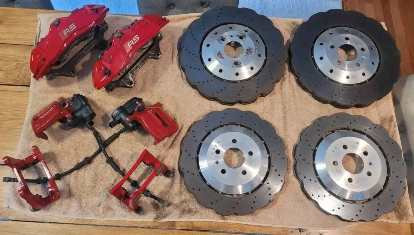 AUDI BODY PARTS/OLD AND BRAND NEW - Image 113