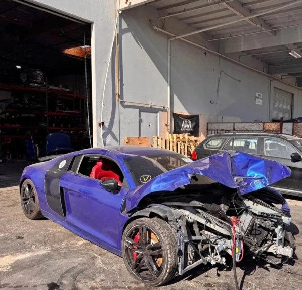 AUDI BODY PARTS/OLD AND BRAND NEW - Image 34